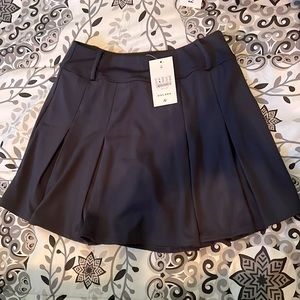 Halara 2-in-1 Pleated Golf Skirt Navy size Med NWT